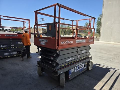 2017 SKYJACK SJIII4632 Scissor Lift 30-35' Electric 46-48" Wide