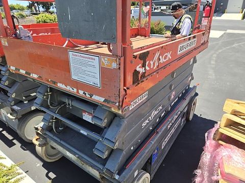 2017 SKYJACK SJIII4632 Scissor Lift 30-35' Electric 46-48" Wide