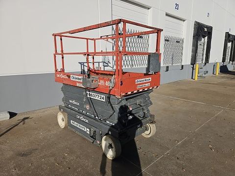 2017 SKYJACK SJIII4632 Scissor Lift 30-35' Electric 46-48" Wide