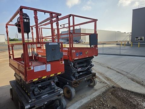 2017 SKYJACK SJIII4632 Scissor Lift 30-35' Electric 46-48" Wide