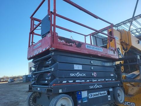 2017 SKYJACK SJIII4632 Scissor Lift 30-35' Electric 46-48" Wide