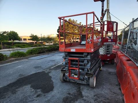2017 SKYJACK SJIII4632 Scissor Lift 30-35' Electric 46-48" Wide