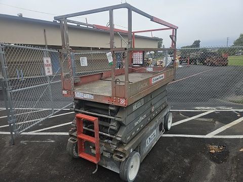2017 SKYJACK SJIII4632 Scissor Lift 30-35' Electric 46-48" Wide