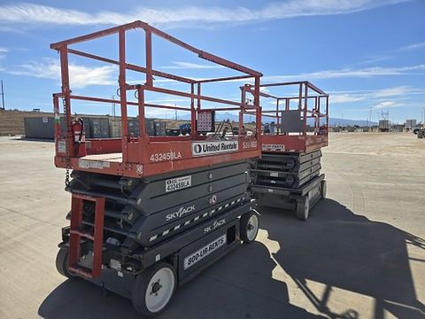 2017 SKYJACK SJIII4632 Scissor Lift 30-35' Electric 46-48" Wide