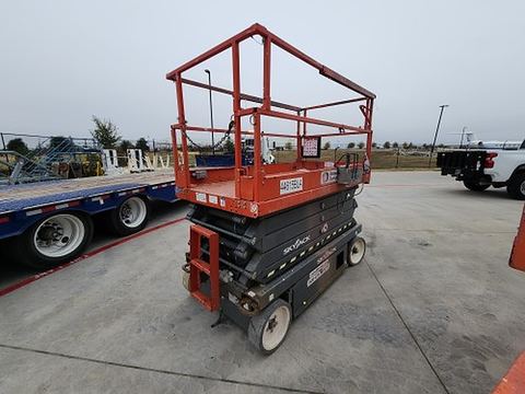 2017 SKYJACK SJIII4632 Scissor Lift 30-35' Electric 46-48" Wide