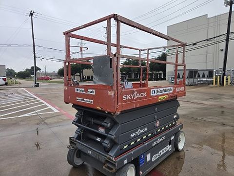 2017 SKYJACK SJIII4632 Scissor Lift 30-35' Electric 46-48" Wide