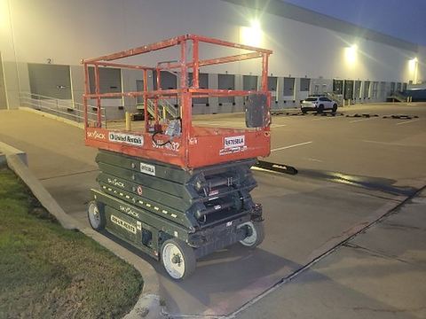 2017 SKYJACK SJIII4632 Scissor Lift 30-35' Electric 46-48" Wide
