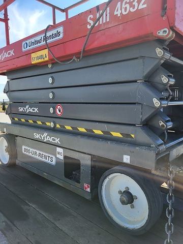 2017 SKYJACK SJIII4632 Scissor Lift 30-35' Electric 46-48" Wide