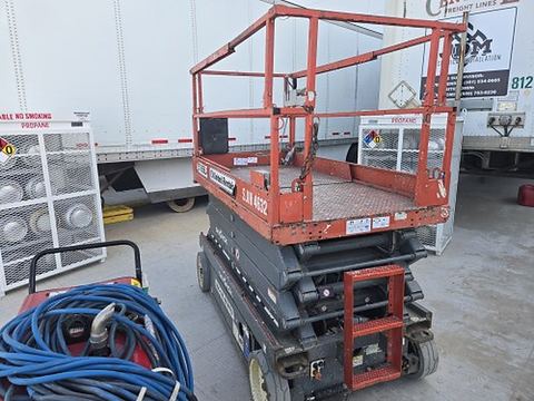 2017 SKYJACK SJIII4632 Scissor Lift 30-35' Electric 46-48" Wide