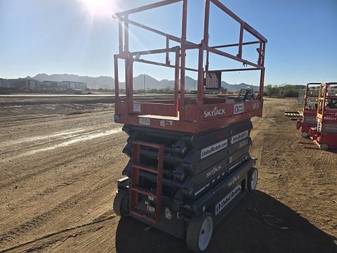 2017 SKYJACK SJIII4740 Scissor Lift 39-40' Electric 45-48"Wide