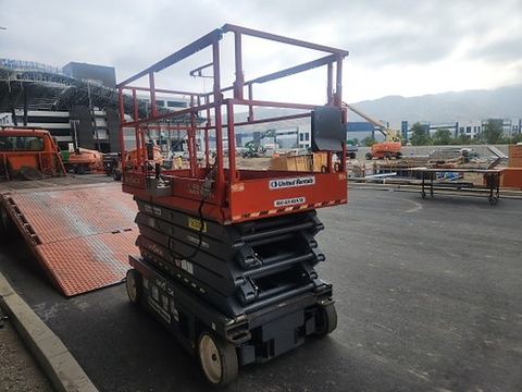 2017 SKYJACK SJIII4740 Scissor Lift 39-40' Electric 45-48"Wide
