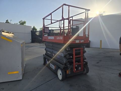 2017 SKYJACK SJIII4740 Scissor Lift 39-40' Electric 45-48"Wide