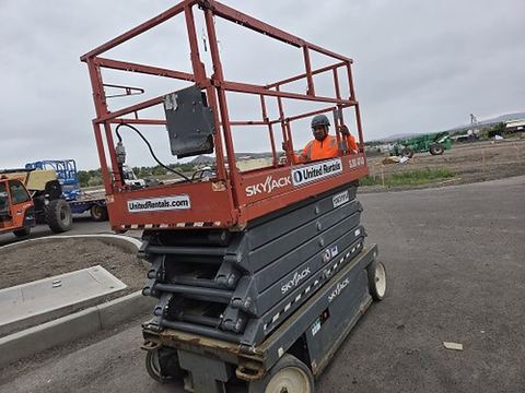 2017 SKYJACK SJIII4740 Scissor Lift 39-40' Electric 45-48"Wide