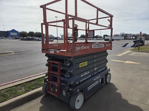 2017 SKYJACK SJIII4740 Scissor Lift 39-40' Electric 45-48"Wide