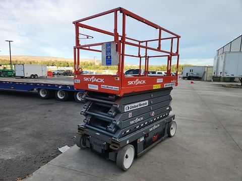 2017 SKYJACK SJIII4740 Scissor Lift 39-40' Electric 45-48"Wide