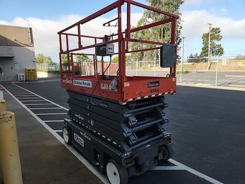 2017 SKYJACK SJIII4740 Scissor Lift 39-40' Electric 45-48"Wide