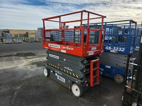 2017 SKYJACK SJIII4740 Scissor Lift 39-40' Electric 45-48"Wide