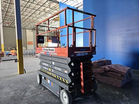2017 SKYJACK SJIII4740 Scissor Lift 39-40' Electric 45-48"Wide