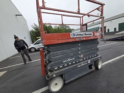 2017 SKYJACK SJIII4740 Scissor Lift 39-40' Electric 45-48"Wide