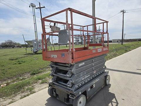 2017 SKYJACK SJIII4740 Scissor Lift 39-40' Electric 45-48"Wide
