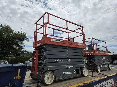 2017 SKYJACK SJIII4740 Scissor Lift 39-40' Electric 45-48"Wide