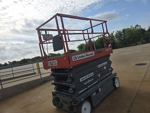2017 SKYJACK SJIII4740 Scissor Lift 39-40' Electric 45-48"Wide