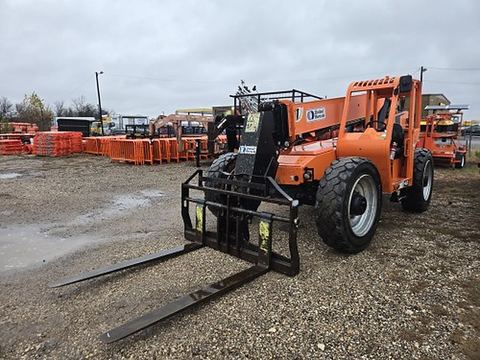 2017 SKYTRAK 8042 Forklift Variable Reach 8000# 40-49'