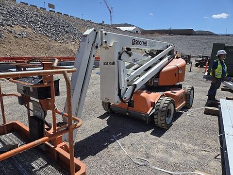2017 SNORKEL A46JE Boom 43-46' Articulating Electric