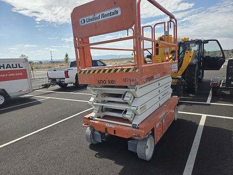 2017 SNORKEL S4732E Scissor Lift 30-35' Electric 46-48" Wide