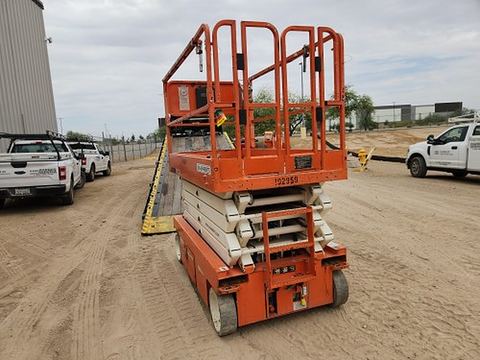 2017 SNORKEL S4732E Scissor Lift 30-35' Electric 46-48" Wide