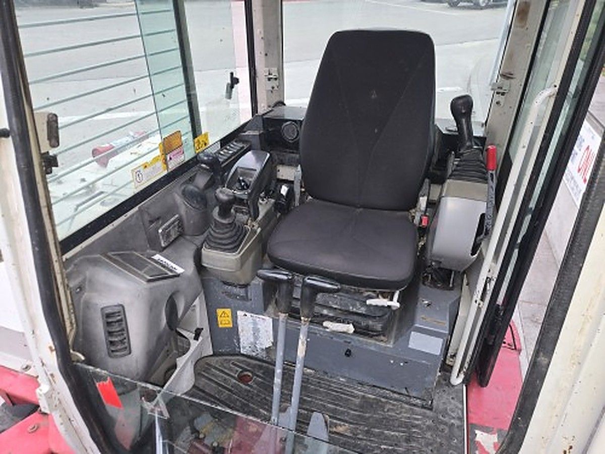 TAKEUCHI TB280FR photo 6