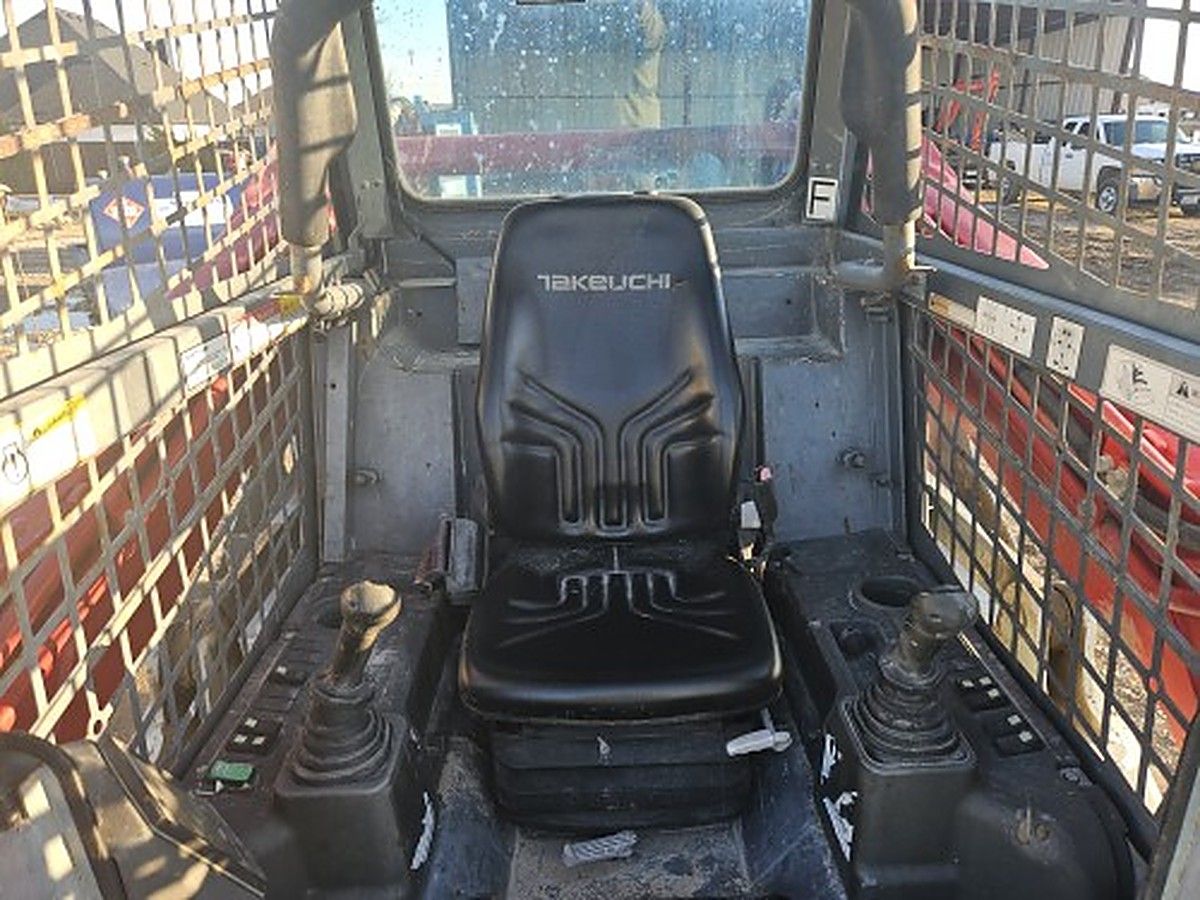 TAKEUCHI TL12V2-R photo 5