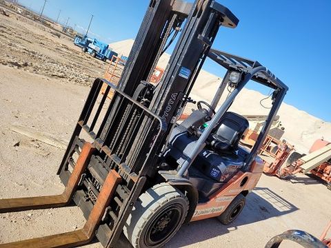 2017 TOYOTA 8FDU30 Forklift Whse 6000# Diesel