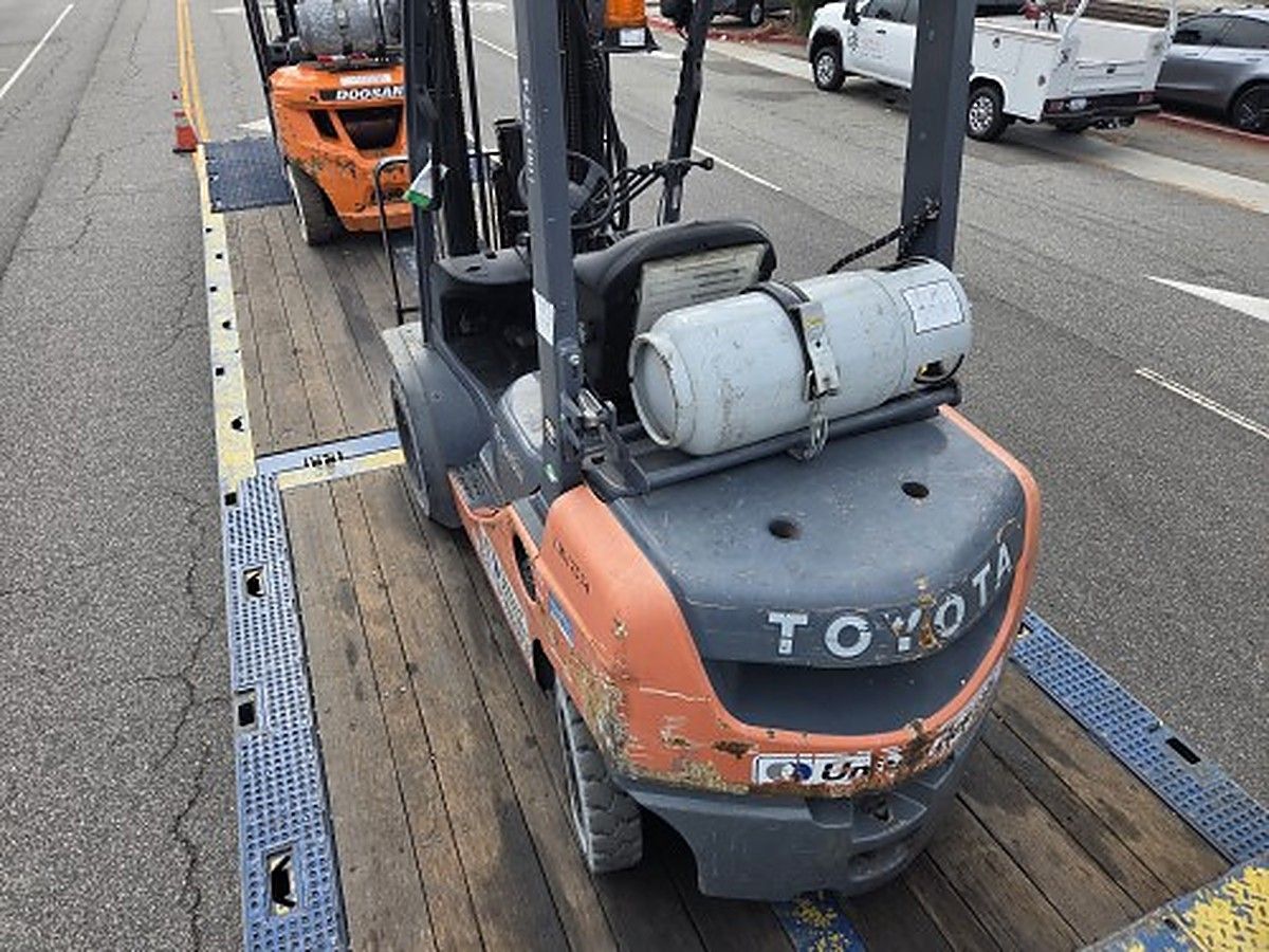 TOYOTA 8FGU25 photo 4