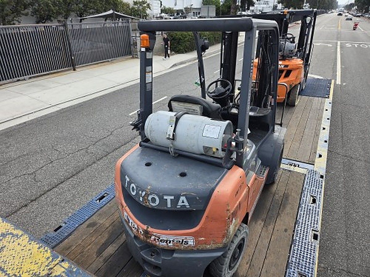 TOYOTA 8FGU25 photo 6