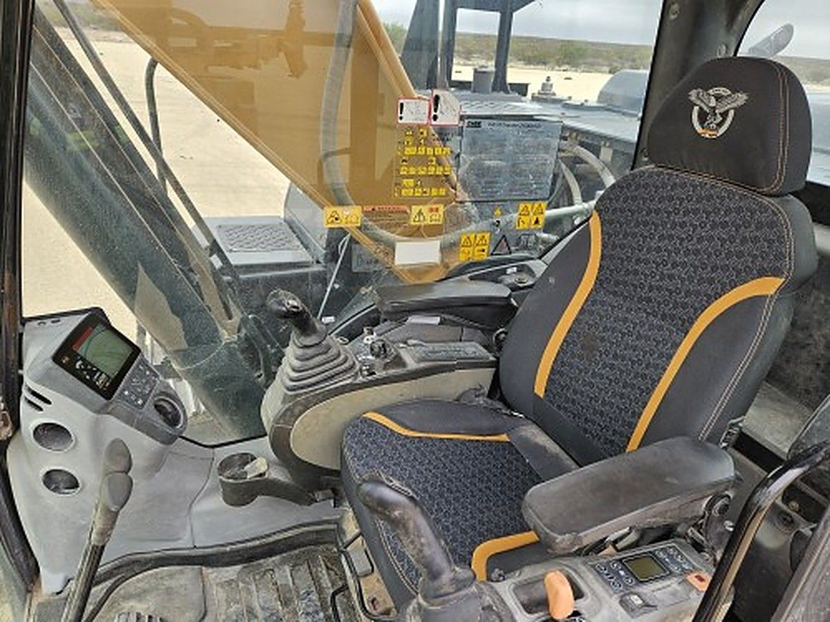 CASE CX210D photo 15