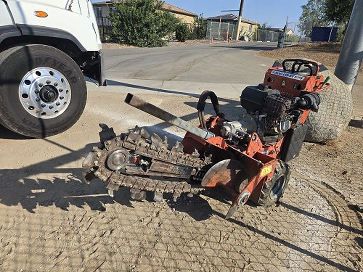 DITCHWITCH C14 photo 4