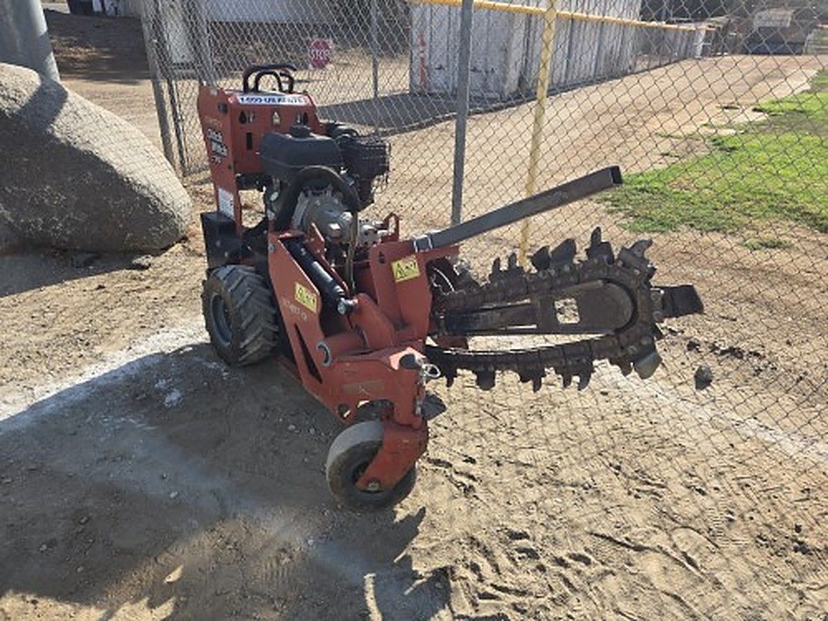 DITCHWITCH C14 photo 5