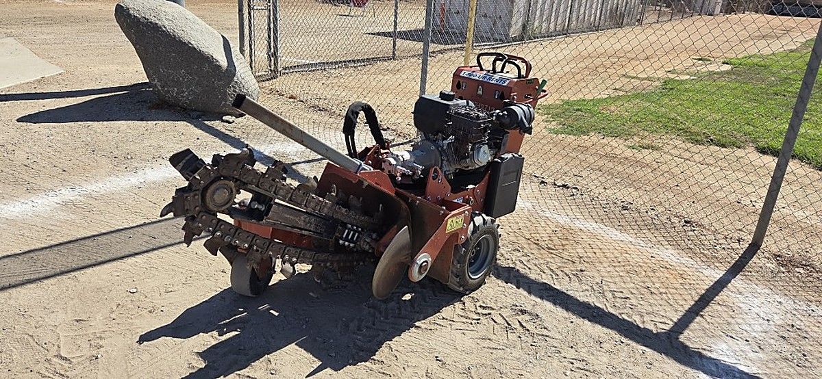 DITCHWITCH C14 photo 6