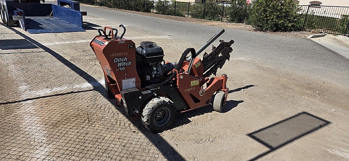 DITCHWITCH C14 photo 8