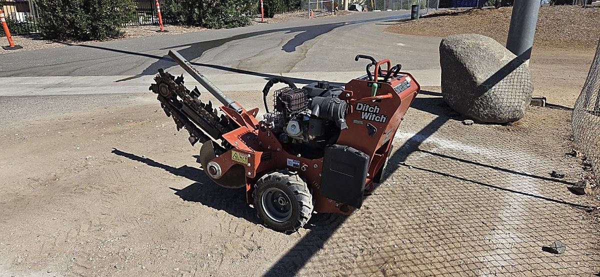 DITCHWITCH C14 photo 9