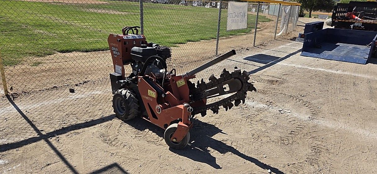 DITCHWITCH C14 photo 10