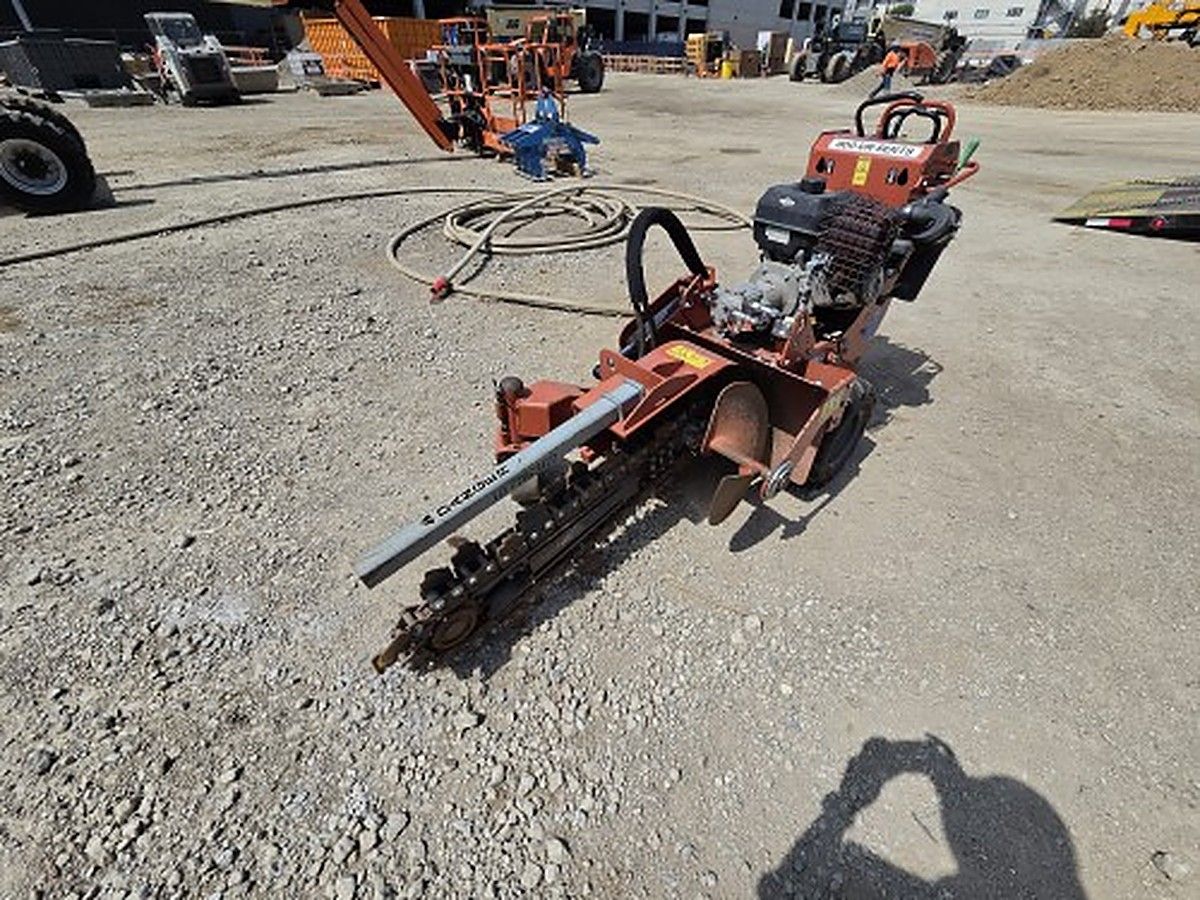 DITCHWITCH C14 photo 2