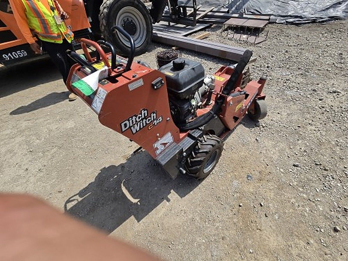 DITCHWITCH C14 photo 3