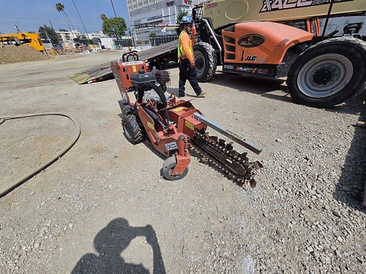 DITCHWITCH C14 photo 4