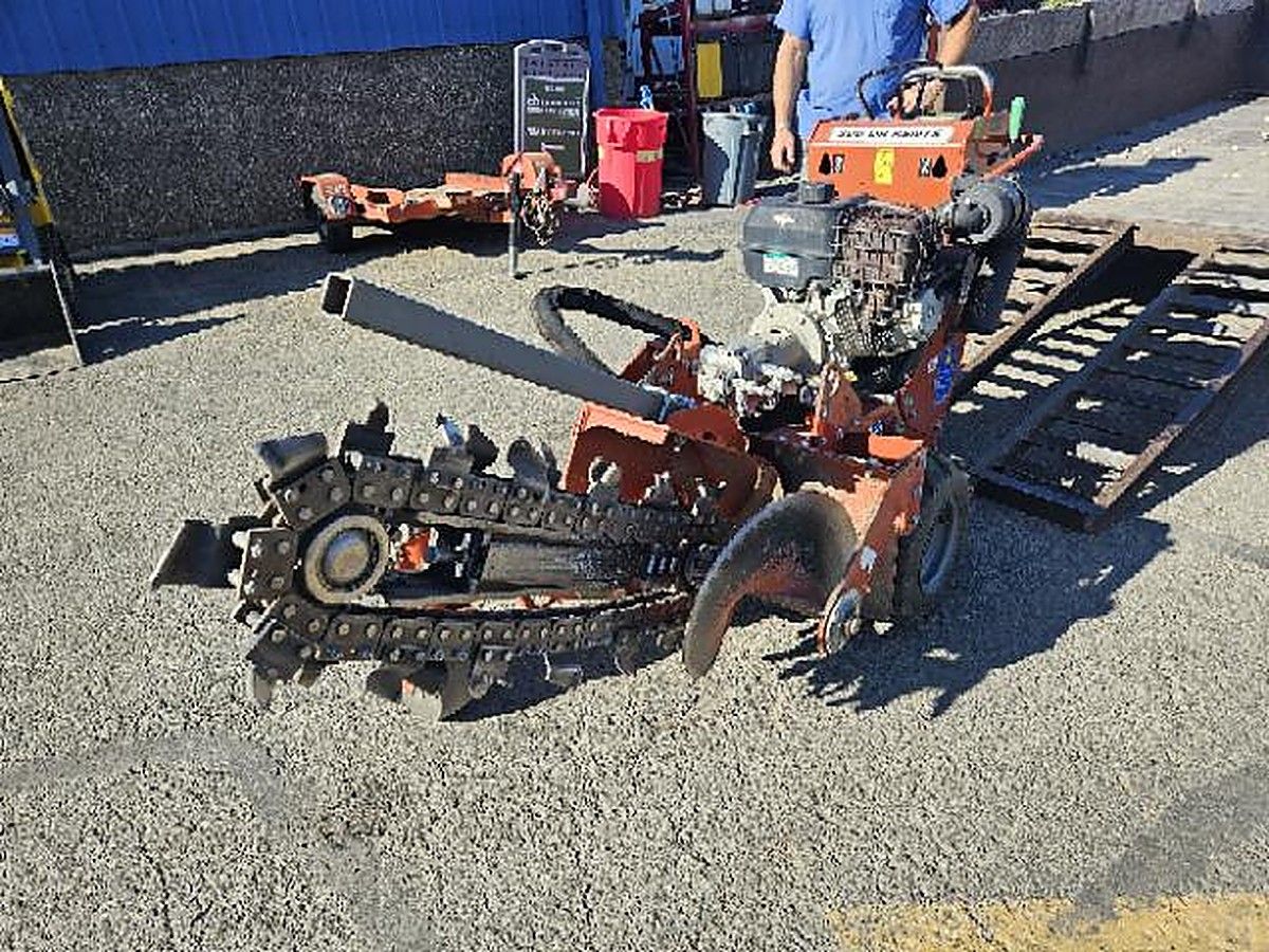 DITCHWITCH C14 photo 5