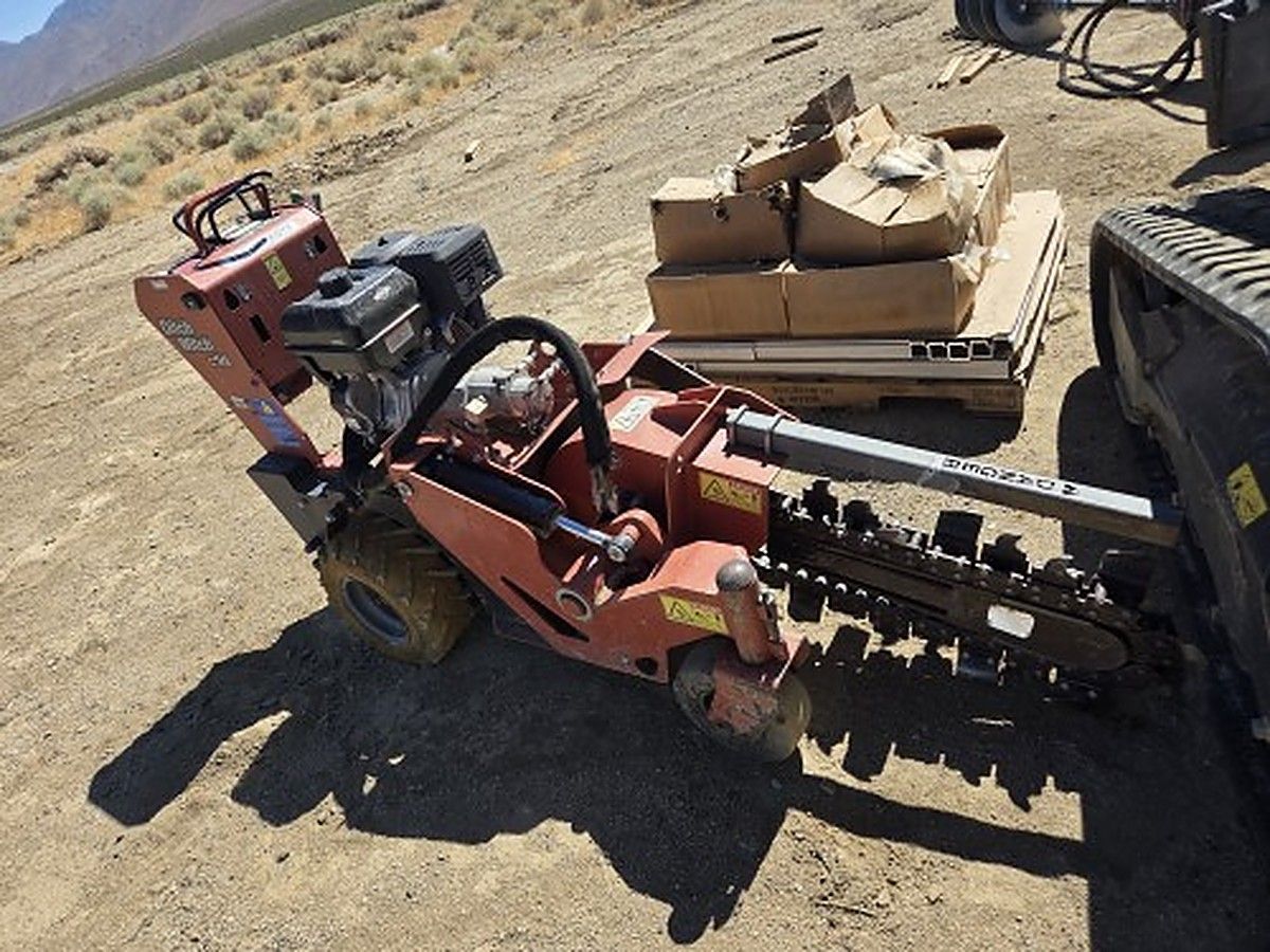 DITCHWITCH C14 photo 4