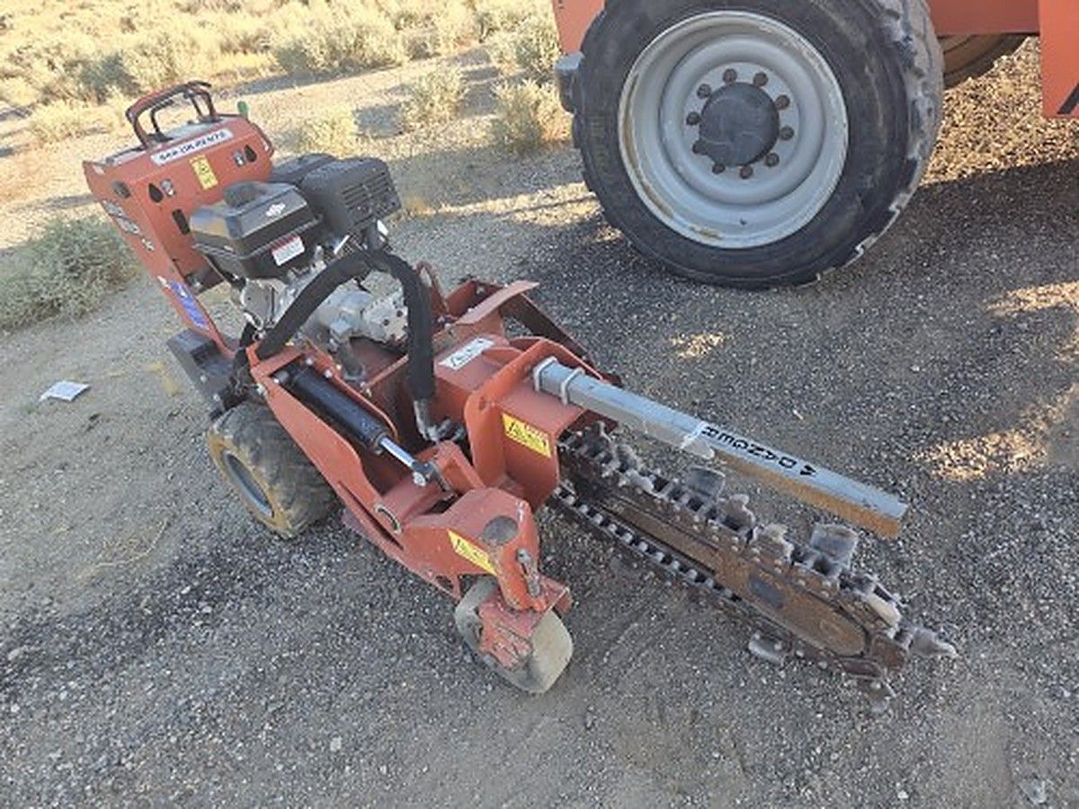 DITCHWITCH C14 photo 8