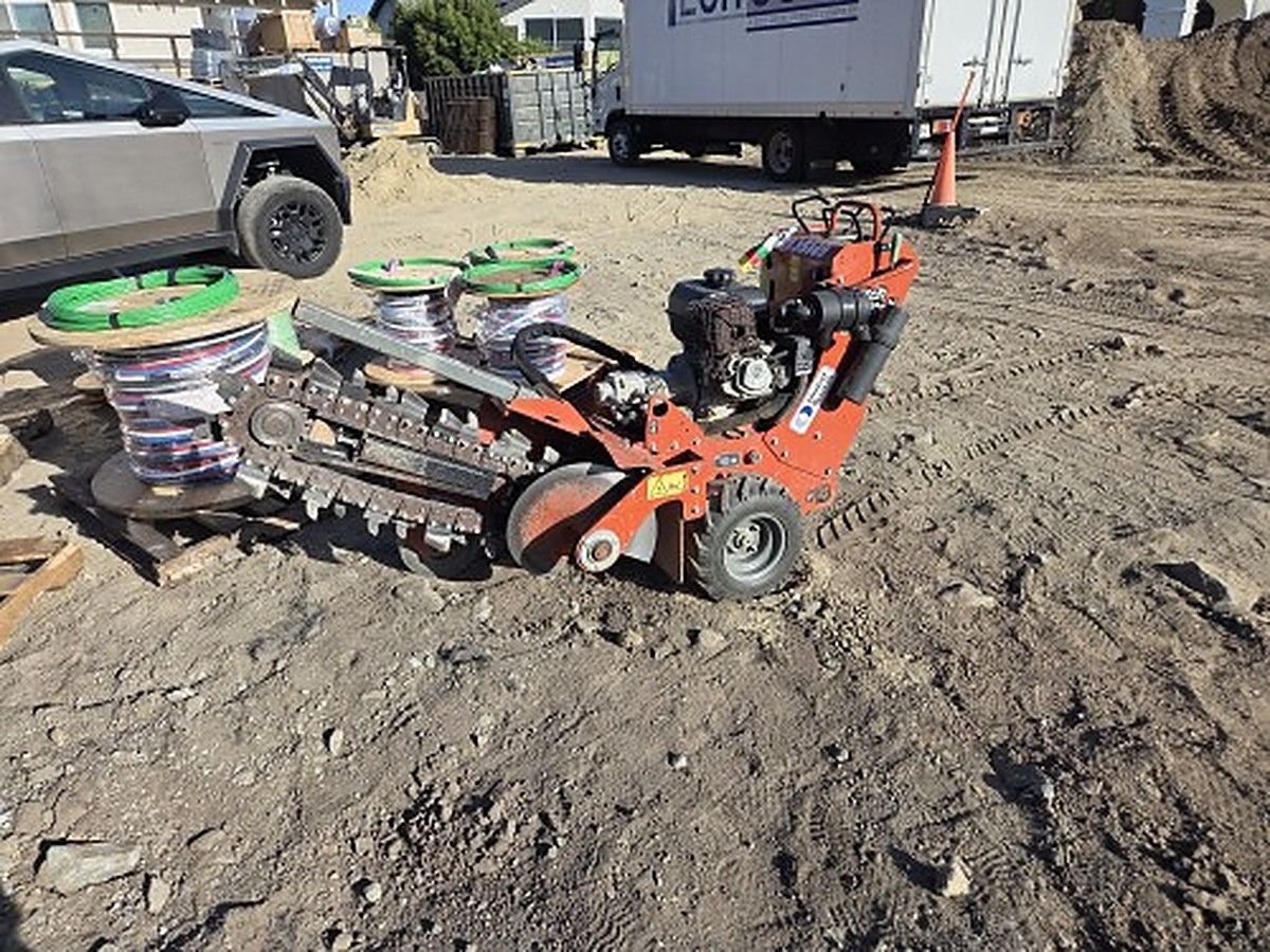 DITCHWITCH C14 photo 2