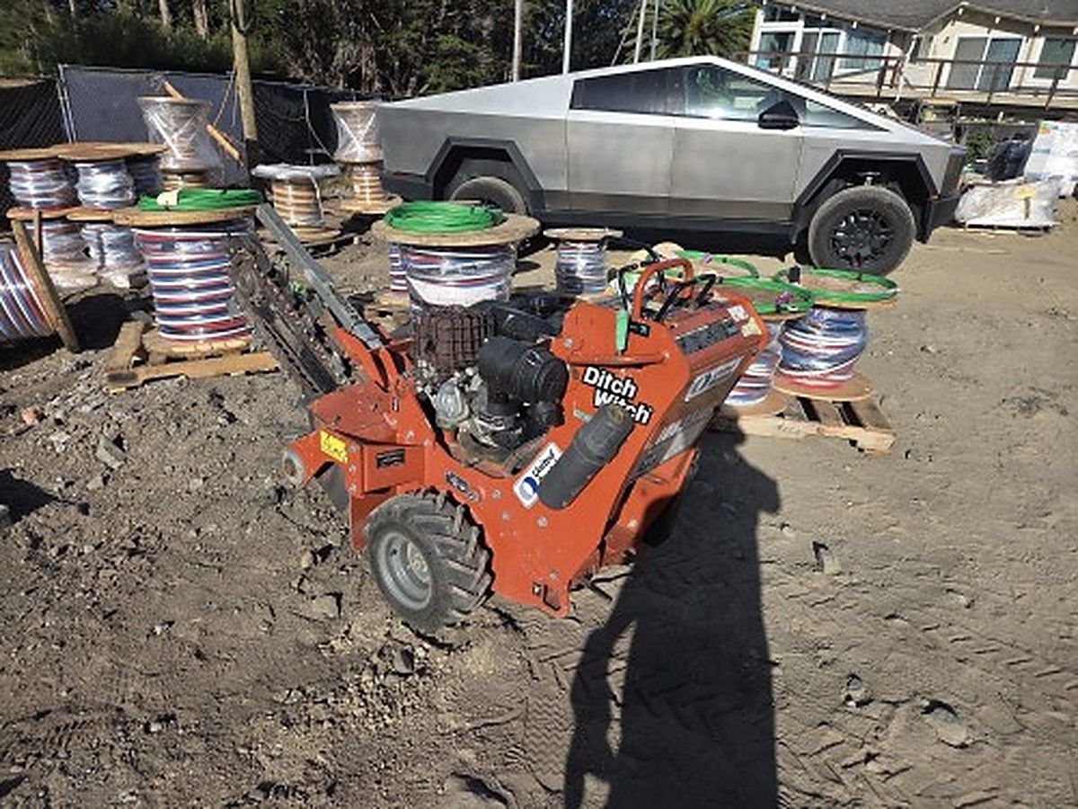 DITCHWITCH C14 photo 3